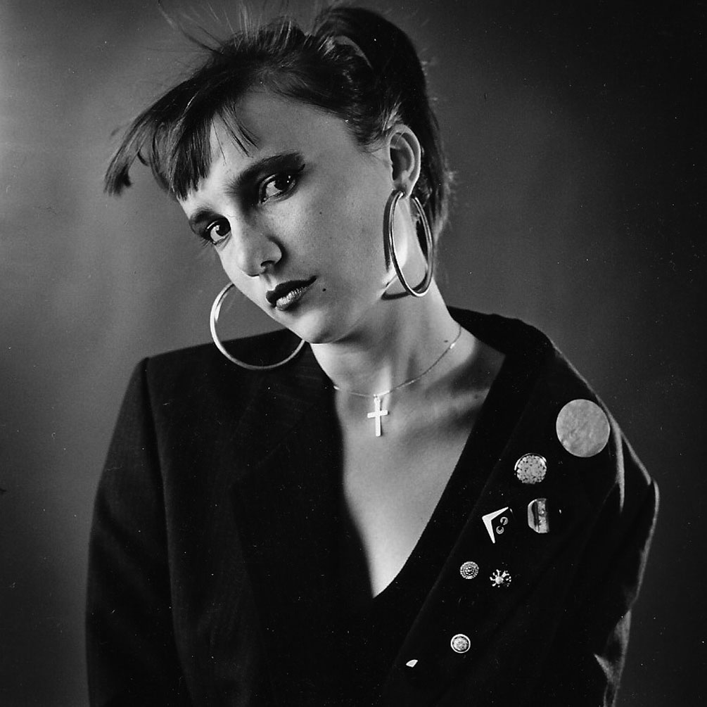 Portrait photographique noir blanc d'une jeune fille par Christian Rossier"