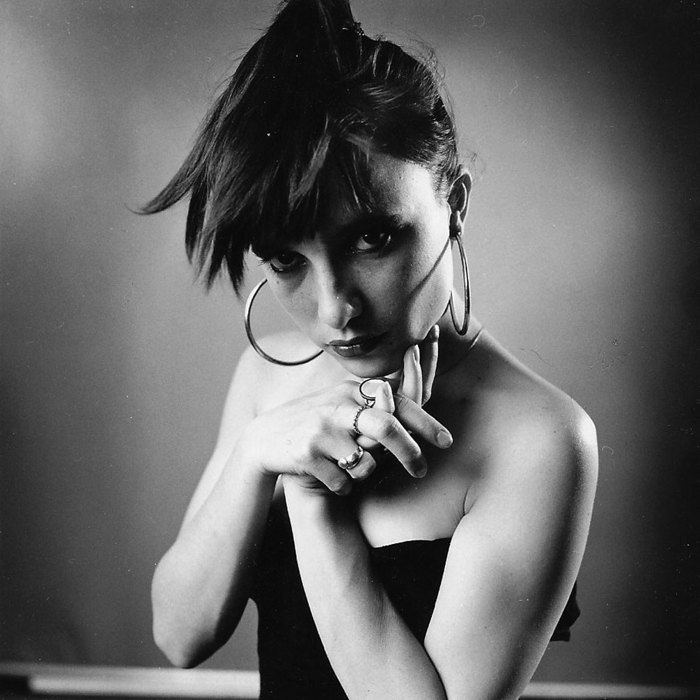 Portrait photographique noir blanc d'une jeune fille par Christian Rossier"